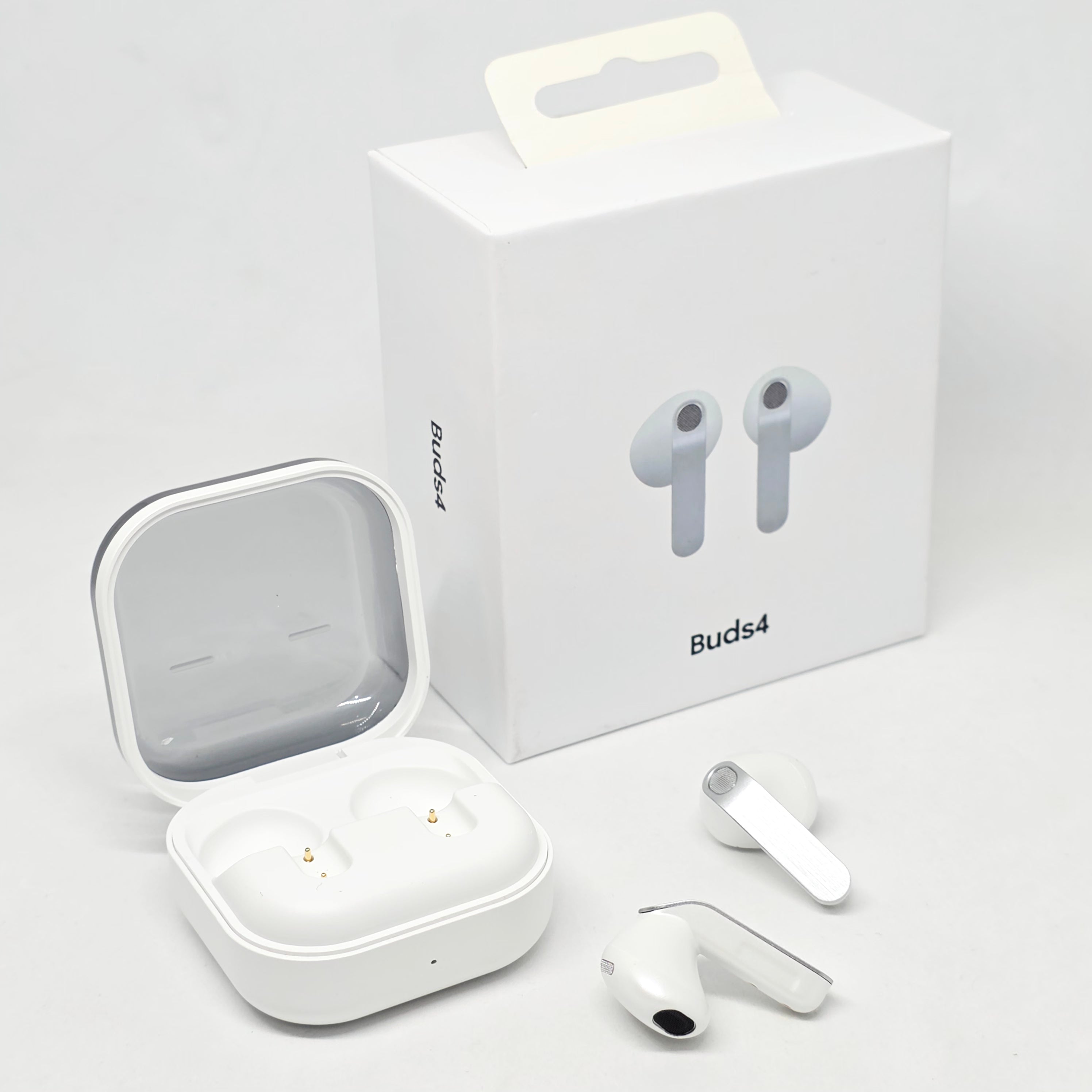 Buds4 Bluetooth Kulaklık, Şık tasarımlı uzun pil ömürlü, yüksek ses kaliteli, Şeffaf Kapaklı ,Şarj Kutulu, dokunmatik Kulakiçi kablosuz Kulaklık